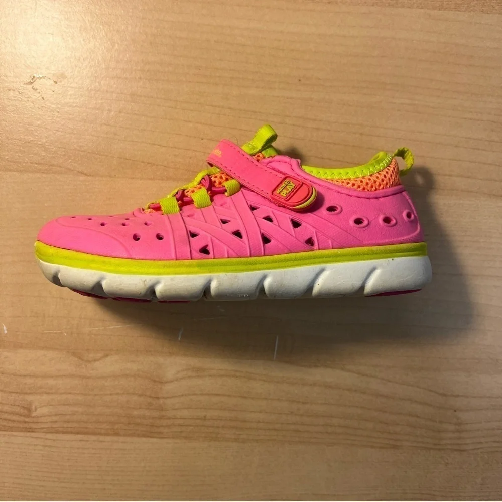 Stride Rite girls pink water hiking shoe. Like new!